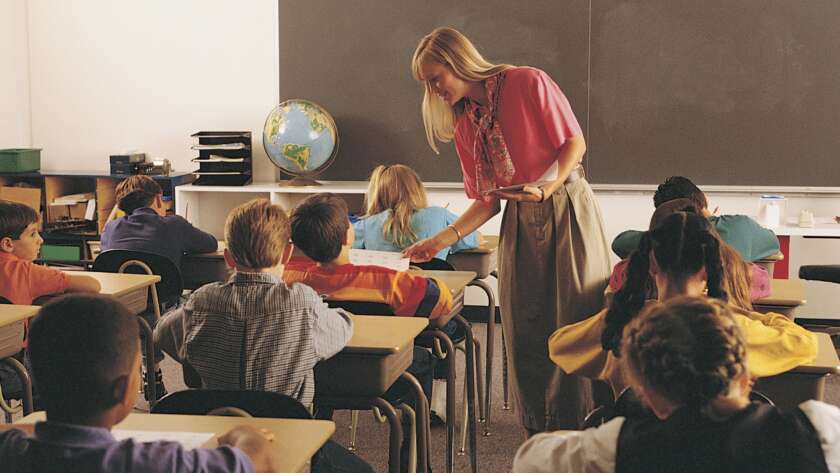 How Teachers Can Effectively Manage Overcrowded Classrooms Practical Strategies for Large Student Groups